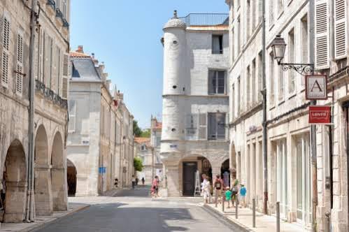 Cour Des Dames Bed and Breakfast La Rochelle  Buitenkant foto